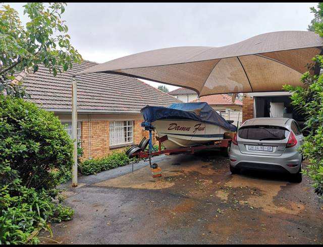 3 BEDROOM HOUSE TO LET IN CLARENDON